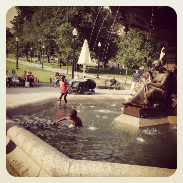 kids playing in Boston Common fountain