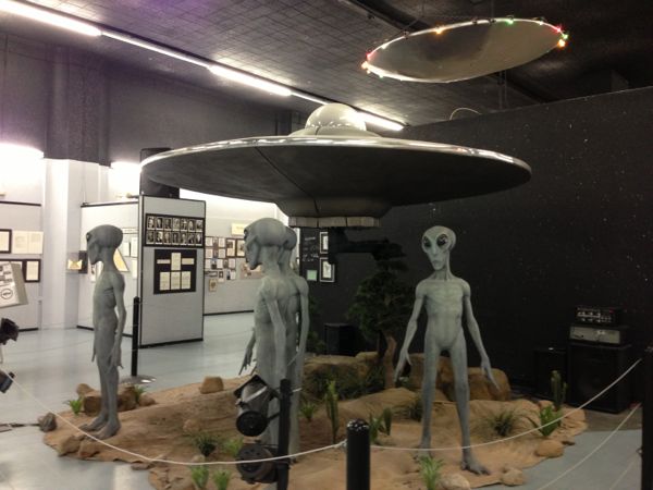 aliens at Roswell UFO museum